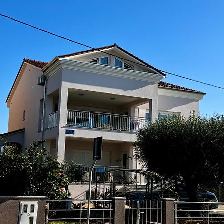 Apartments Villa Lili ウマグ エクステリア 写真