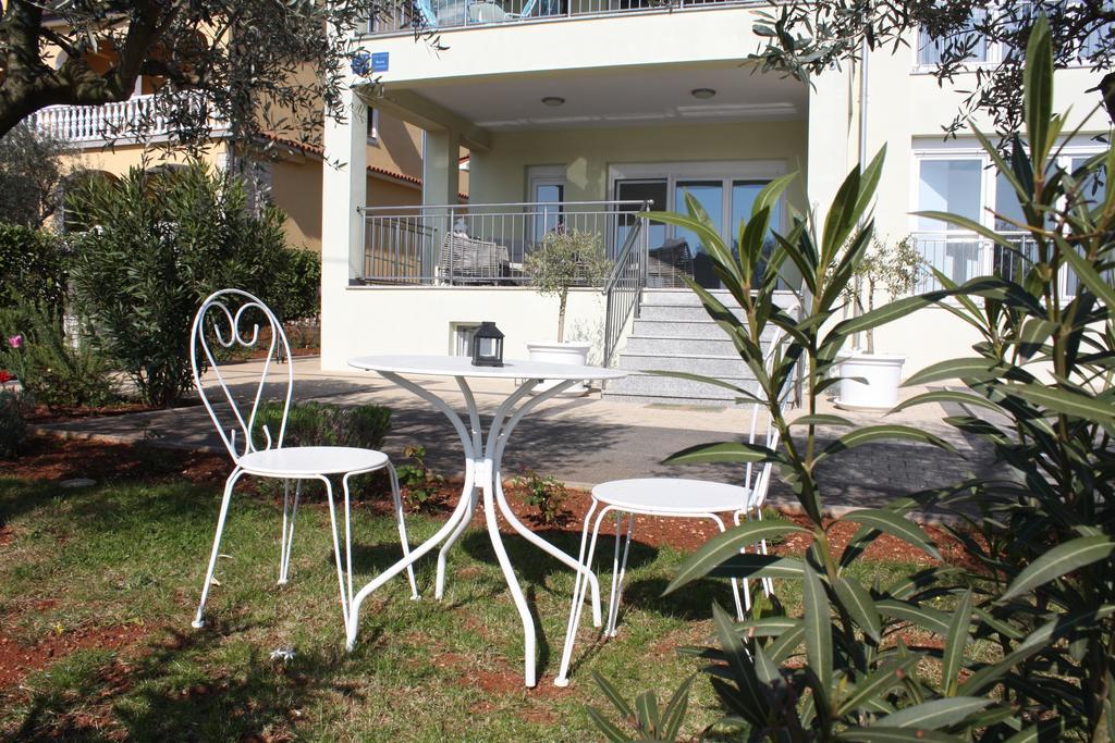 Apartments Villa Lili ウマグ エクステリア 写真