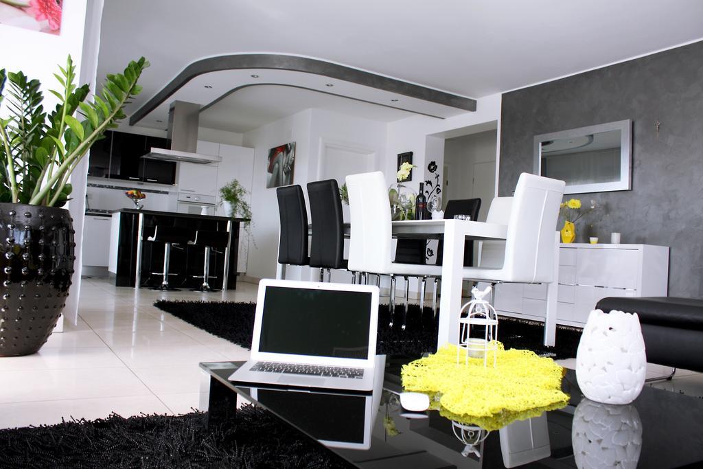 Apartments Villa Lili ウマグ 部屋 写真