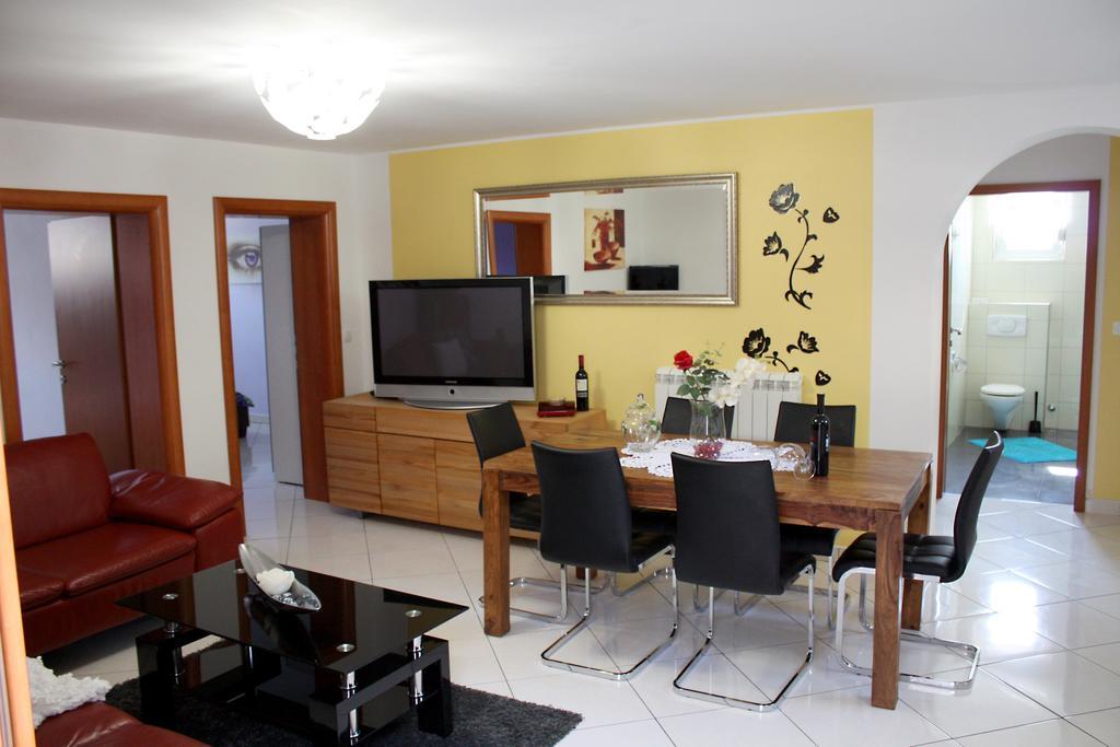 Apartments Villa Lili ウマグ 部屋 写真