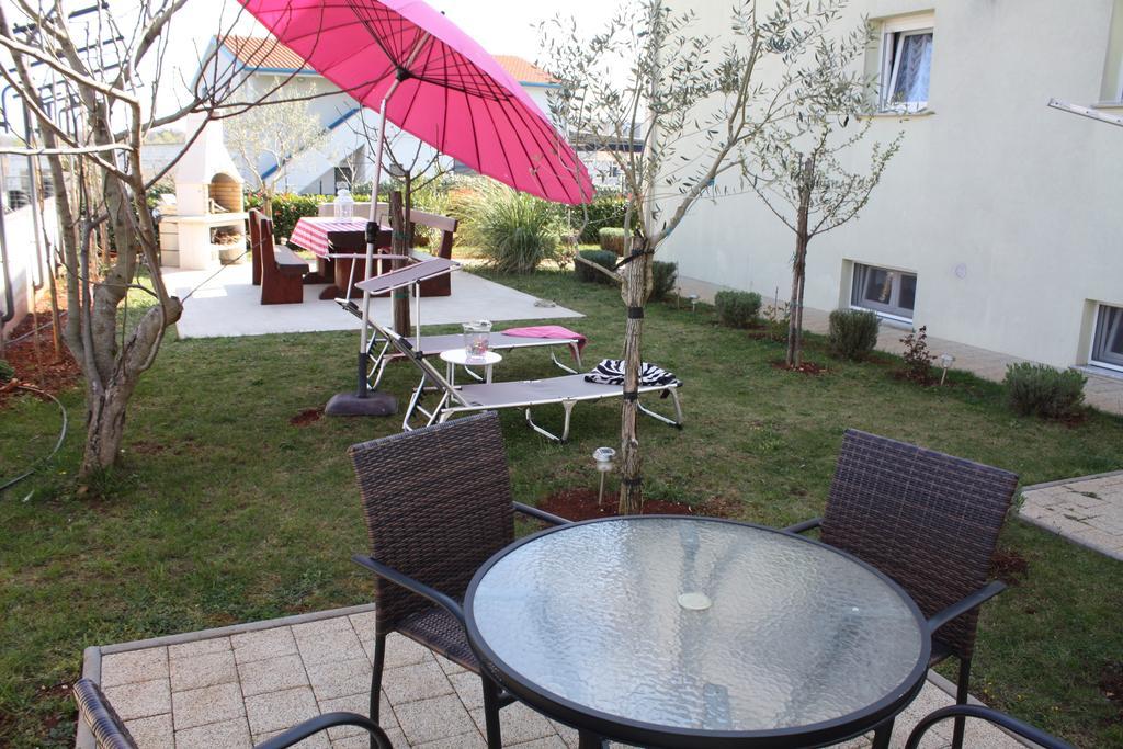 Apartments Villa Lili ウマグ エクステリア 写真