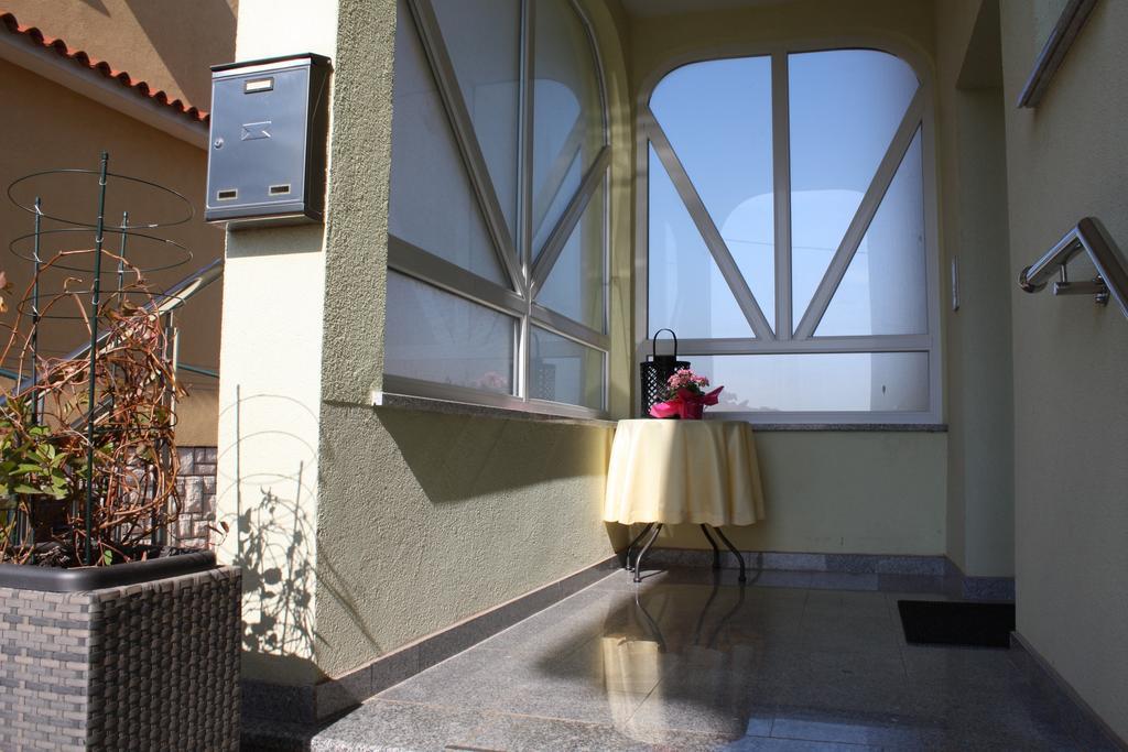 Apartments Villa Lili ウマグ エクステリア 写真