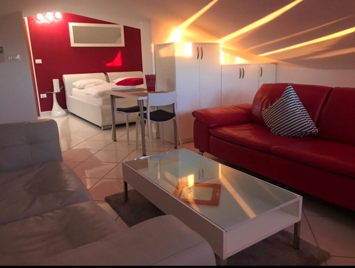 Apartments Villa Lili ウマグ エクステリア 写真