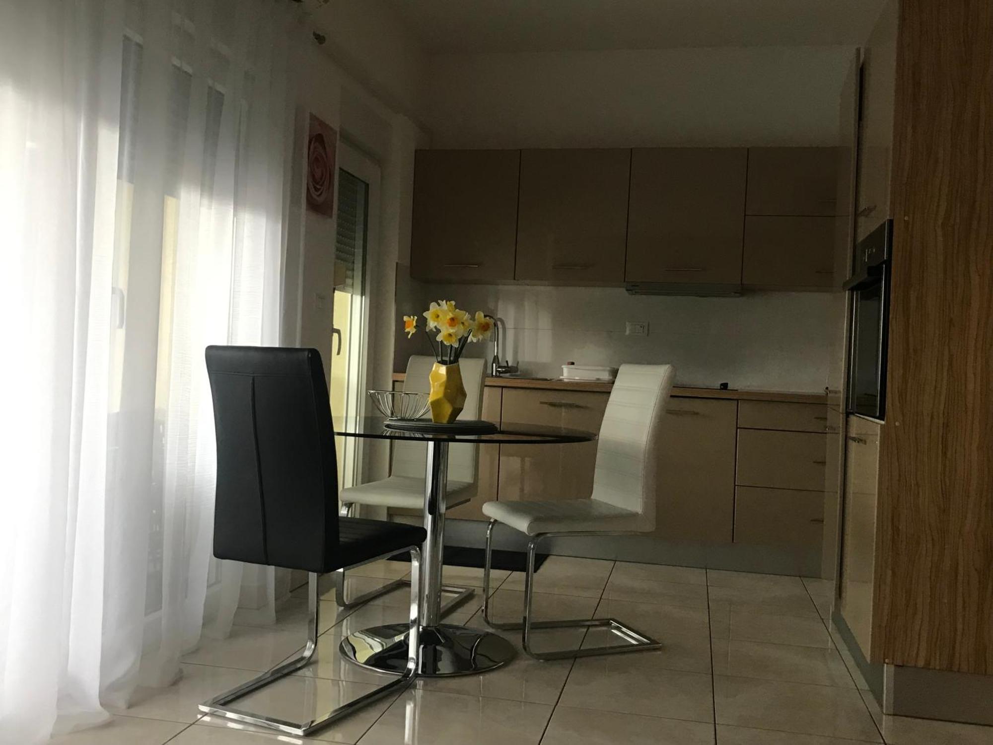 Apartments Villa Lili ウマグ エクステリア 写真
