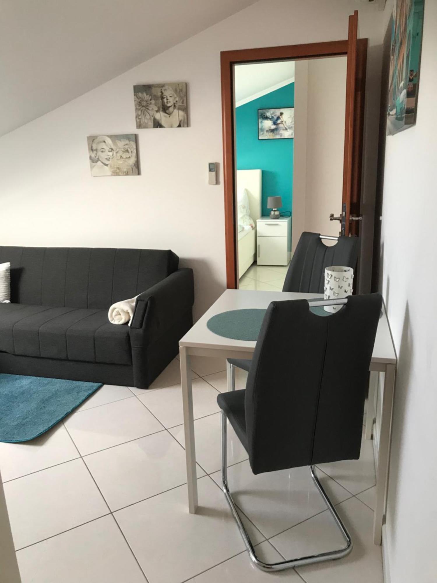 Apartments Villa Lili ウマグ エクステリア 写真
