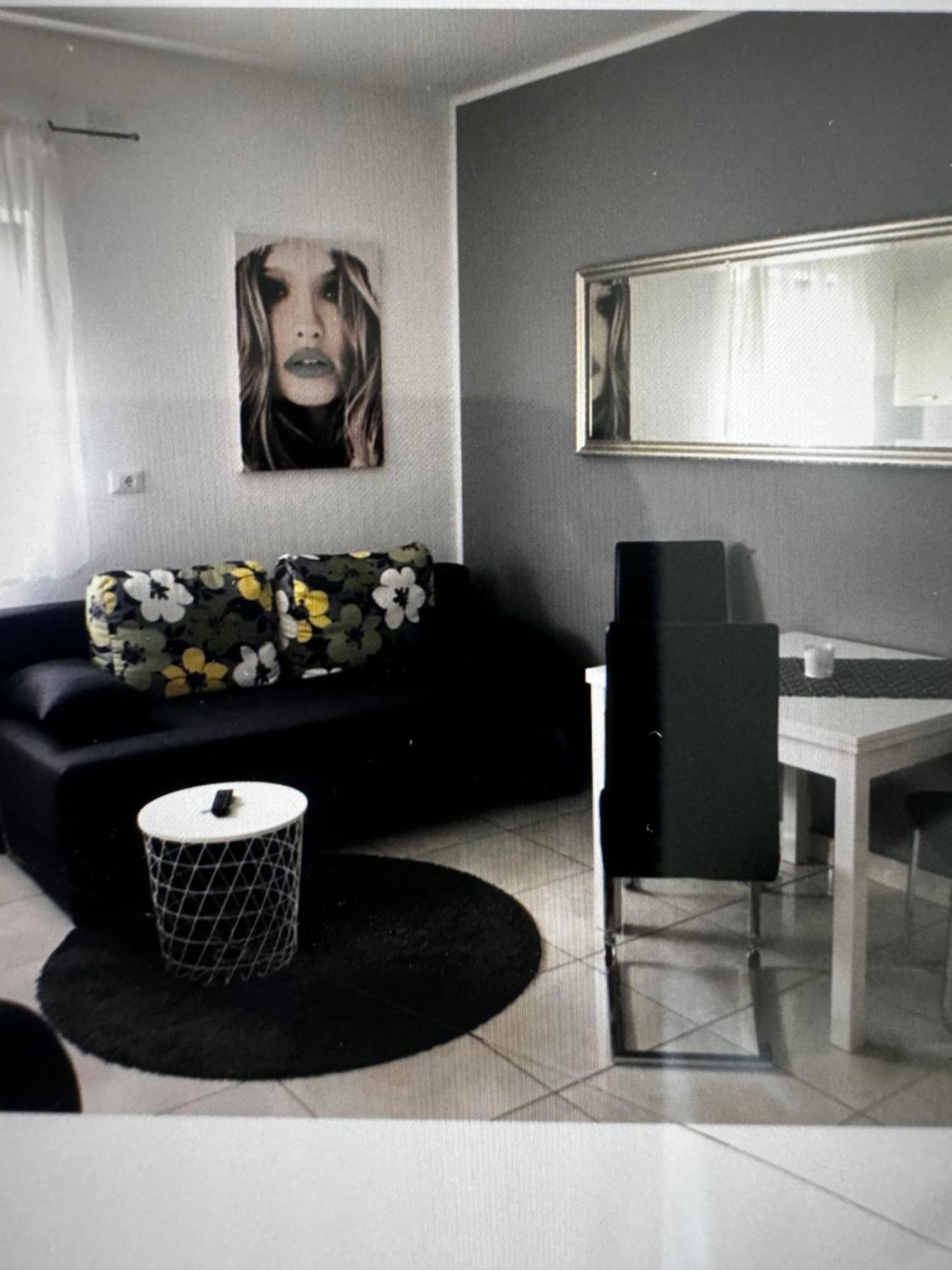 Apartments Villa Lili ウマグ エクステリア 写真