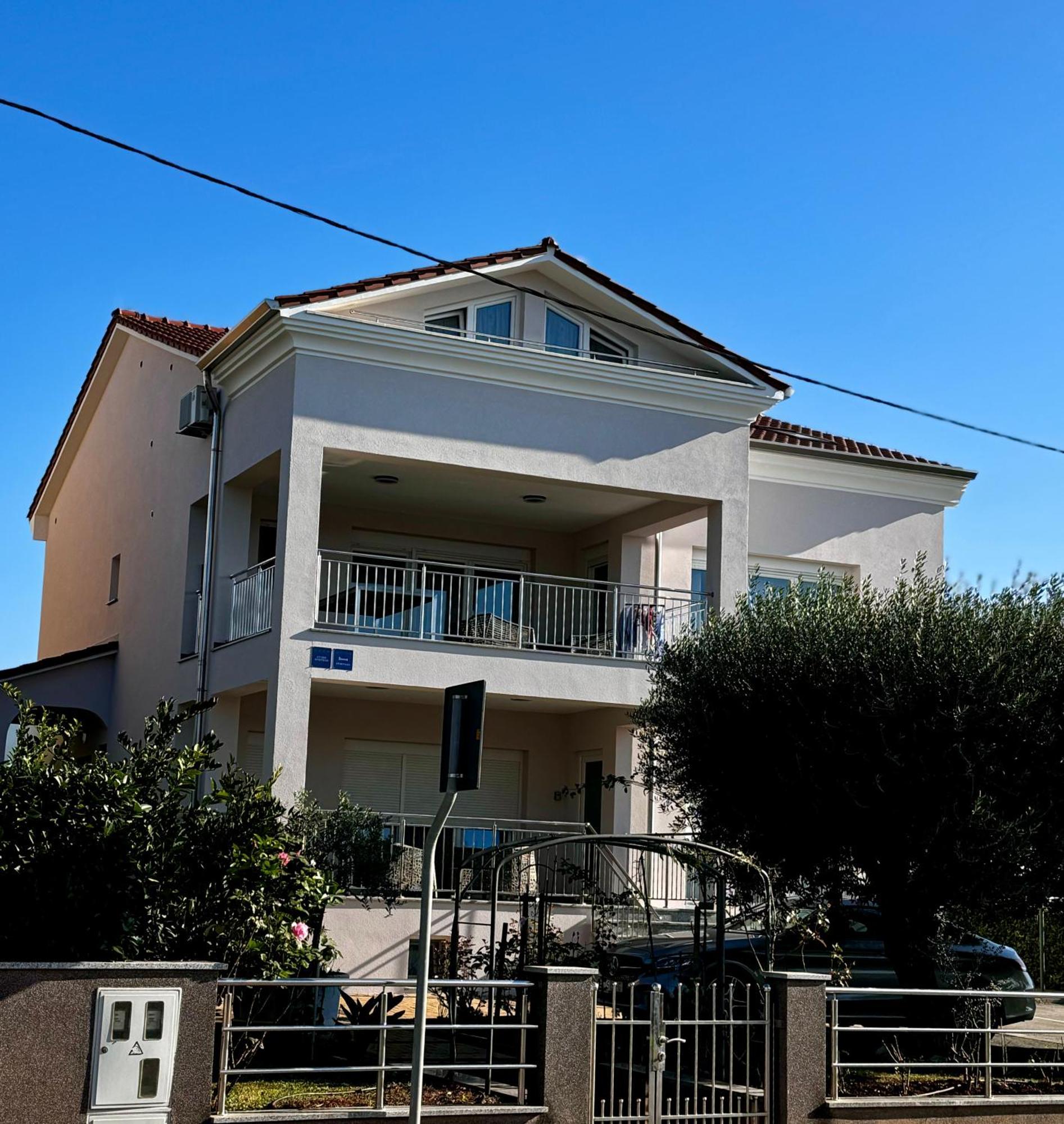 Apartments Villa Lili ウマグ エクステリア 写真