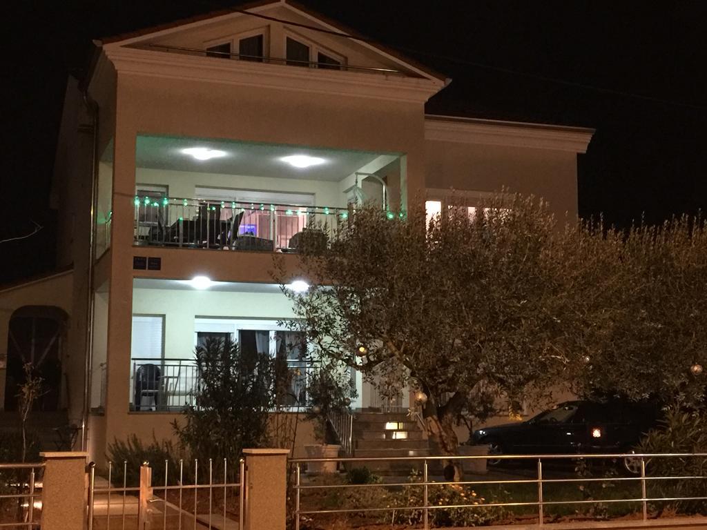 Apartments Villa Lili ウマグ エクステリア 写真