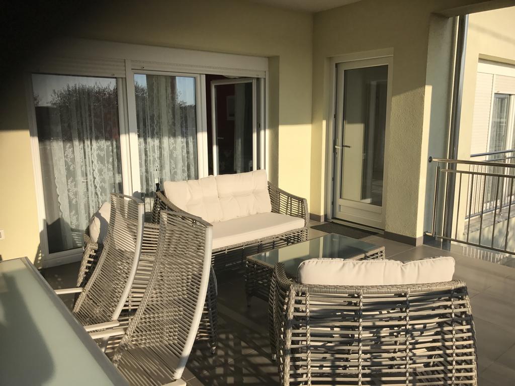 Apartments Villa Lili ウマグ エクステリア 写真
