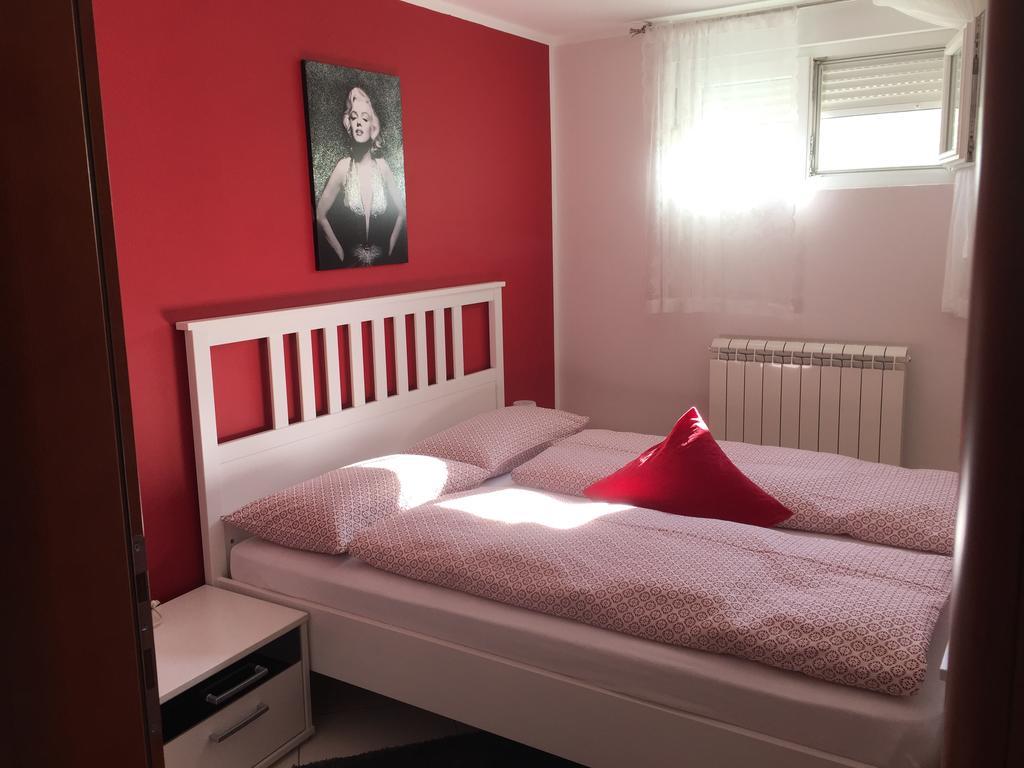 Apartments Villa Lili ウマグ エクステリア 写真