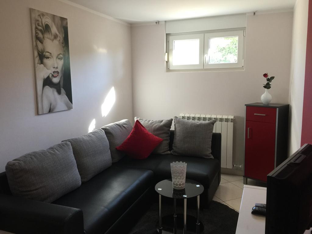 Apartments Villa Lili ウマグ エクステリア 写真