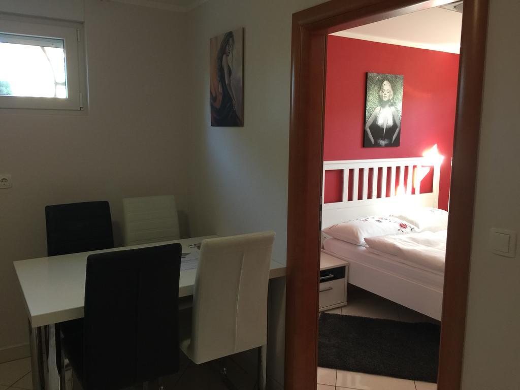 Apartments Villa Lili ウマグ エクステリア 写真